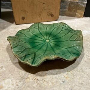 ARHAUS Vintage Lily Pad 8.5” Decorative Wall Plate- B